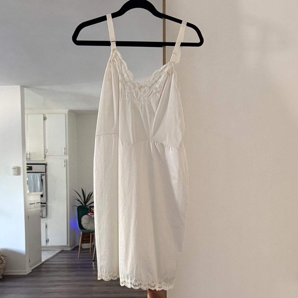 Vintage Elegant White Lace Trim Nightgown